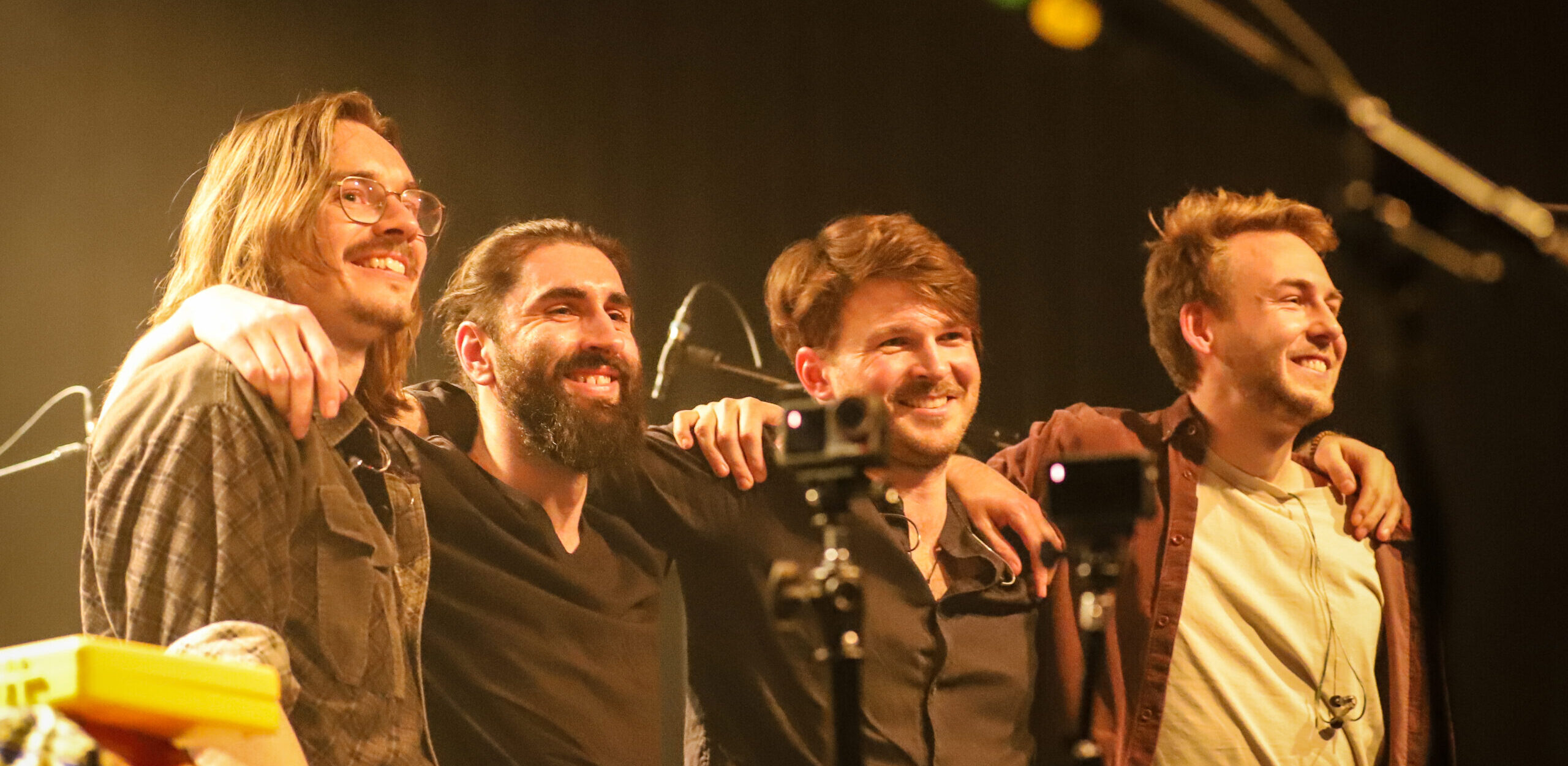 spiderwebs-and-foam-header-mobile